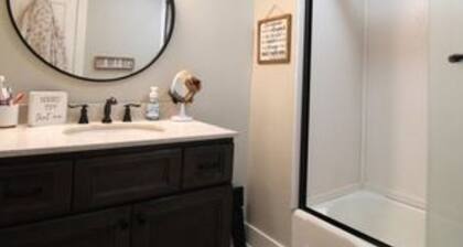 West Ky Charm 2/3 bedroom country house
Quilters. Hunters. Fisherman Haven.