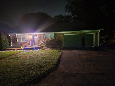 West Ky Charm 2/3 bedroom country house 
Quilters. Hunters. Fisherman Haven.