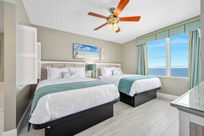 3 Schlafzimmer, Schreibtisch, Bügeleisen/Bügelbrett, Reisekinderbett