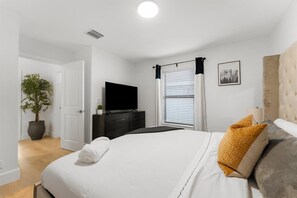 4 bedrooms, desk, iron/ironing board, travel cot