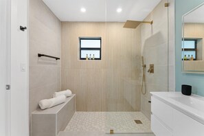 Shower, hair dryer, towels, soap - Casa Calma
2 min to Famous Atlantic Ave, Backyard Oasis! (Delray Beach)