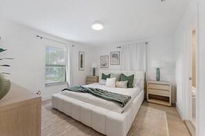 4 bedrooms, desk, iron/ironing board, travel crib