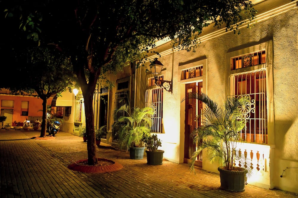 Honky Tonk Colonial