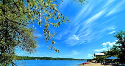 3 Bedroom Waterfront Oasis / Water Toys!