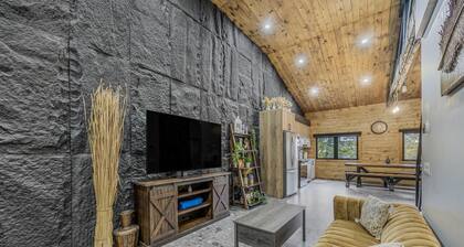 3 Bedroom Waterfront Oasis / Water Toys!
