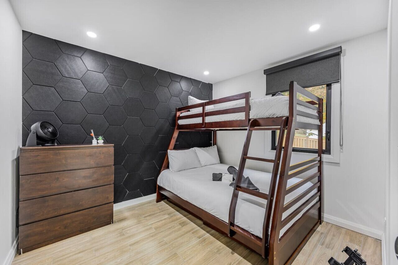 3 多间卧室、办公桌、旅行婴儿床、免费 WiFi