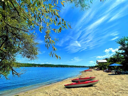 Beachfront Retreat - Huge beach/water toys!