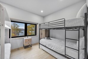 2 slaapkamers, een bureau, reisbedje, gratis wifi