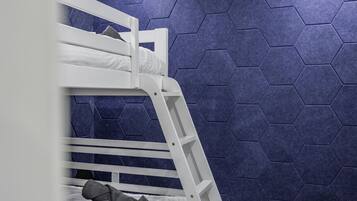 3 bedrooms, desk, travel crib, free WiFi