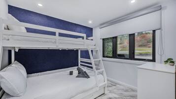 3 bedrooms, desk, travel crib, free WiFi