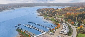 2 Bdrm Waterfront Retreat - Huge Beach!