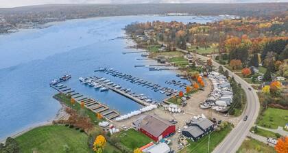 2 Bdrm Waterfront Retreat - Huge Beach!