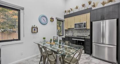 2 Bdrm Waterfront Retreat - Huge Beach!