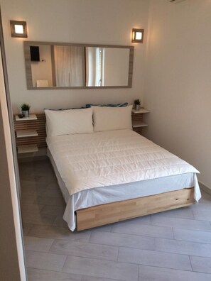 1 bedroom, desk, iron/ironing board, WiFi