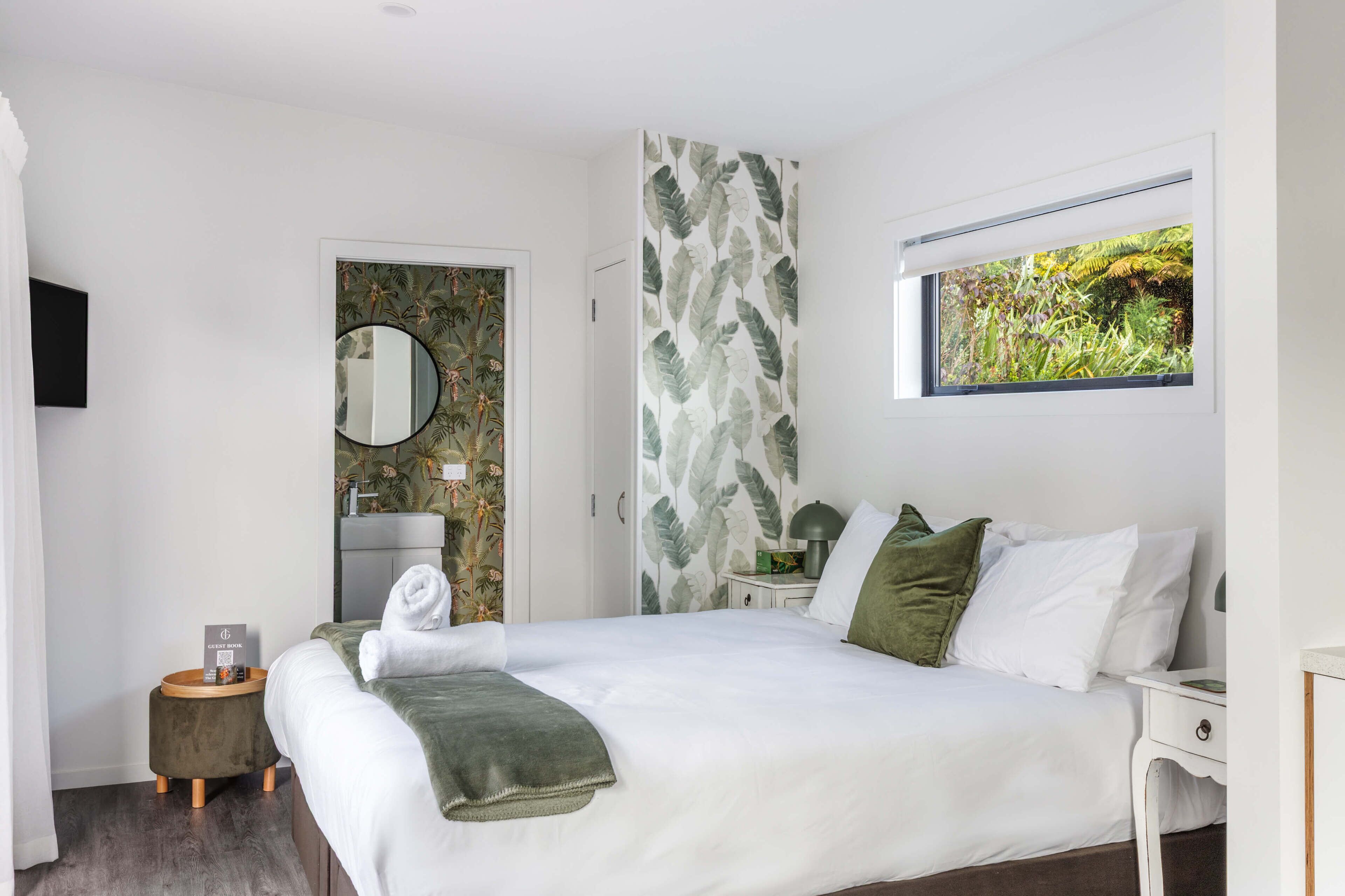 Individually decorated, iron/ironing board, free WiFi, bed sheets