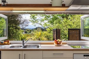 Refrigerador con freezer, microondas, tetera/pava eléctrica, tostadora