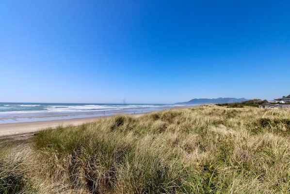 Beach nearby, sun loungers, beach towels
