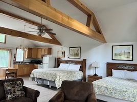 Chalet | Laptop workspace, iron/ironing board, free WiFi, bed sheets