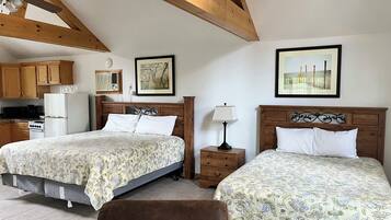 Chalet | Laptop workspace, iron/ironing board, free WiFi, bed sheets