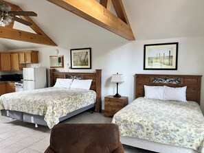 ชาเลท์ | พื้นที่ทำงานแบบใช้แล็ปท็อป, เตารีด/โต๊ะรีดผ้า, Wi-Fi ฟรี, ผ้าปูที่นอน