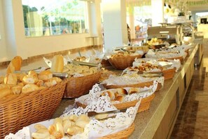 Basic Apartment | Dining - Apto Completo Parq. Aquático Sensacional (Caldas Novas)