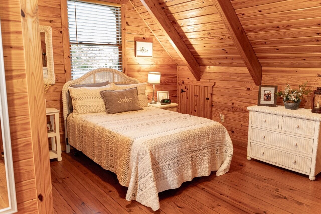 2 bedrooms, travel crib, free WiFi, bed sheets