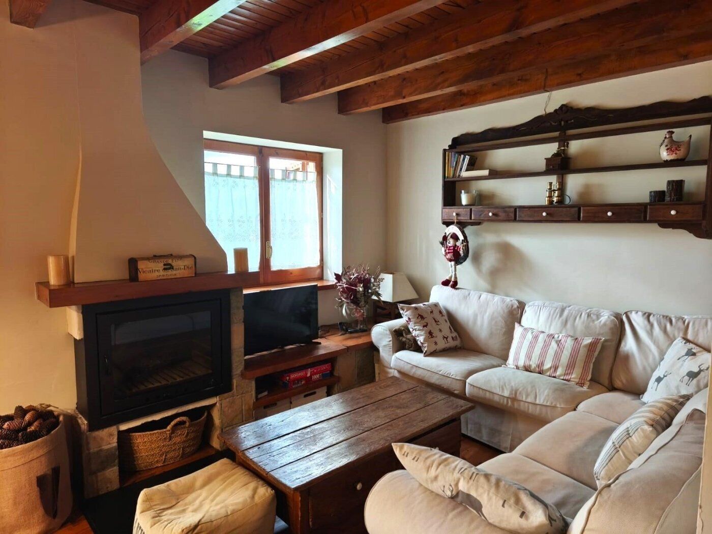 Télévision, cheminée