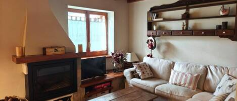 Télévision, cheminée