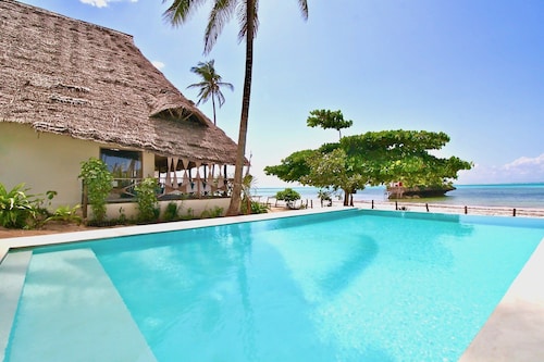 THE PALMS VILLA - Six Bedroom Villa, Sleeps 12