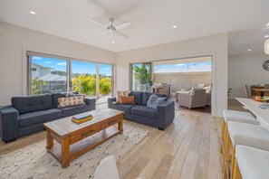 Living area - Flynns Executive Coastal Home - pool, beach, aircon (Port Macquarie)