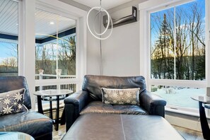 Smart TV, fireplace, offices
