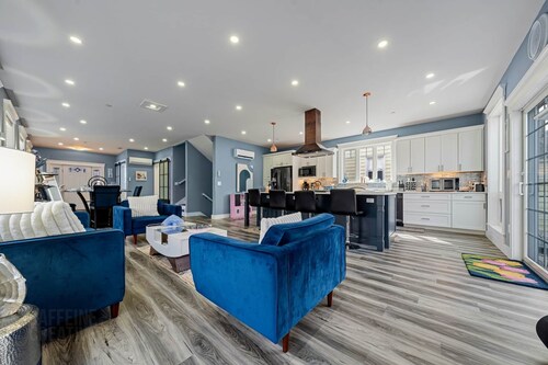 Luxe Coastal Retreat with Hot Tub & Spring Fires