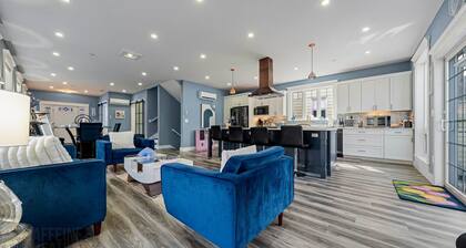 Luxe Coastal Retreat with Hot Tub & Spring Fires