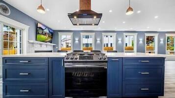 雪櫃、微波爐、焗爐、爐具