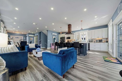 Luxe Coastal Retreat with Hot Tub & Spring Fires