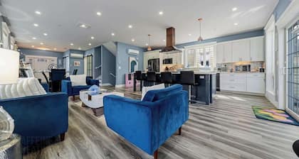 Luxe Coastal Retreat with Hot Tub & Spring Fires