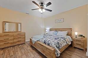 5 dormitoris, escriptori, un bressol de viatge i wifi gratuïta 