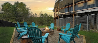 Spacious Country Setting-Hocking Hills- Hot Tub- Fire Pit- Pool Table
No Pet Fee