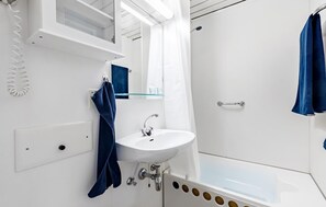 Shower - 1 bedroom nice apartment in Nexø (Nexø)