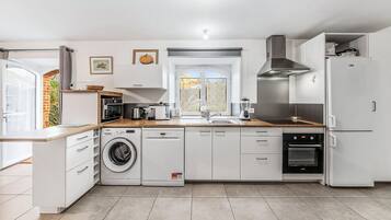 Réfrigérateur, four, lave-vaisselle