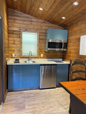 Microwave, oven, stovetop, dishwasher - 6 Units with Waterfront and Beach Access - Sleeps up to 20 Guests (Sooke)