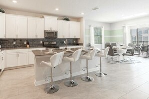 Dishwasher, high chair, paper towels, dining tables - Go!#03 - CHAMPIONS GATE (Kissimmee)