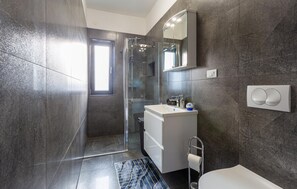 Shower - Awesome apartment in Pula with WiFi (Pula)