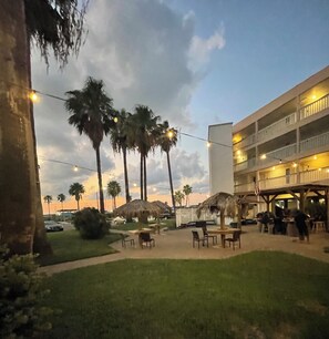 Outdoor dining - Cozy Oceanfront Condo Incredible balcony views of North beach (Corpus Christi)