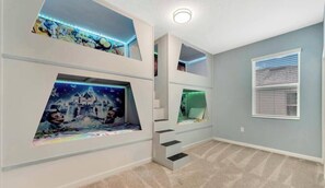 3 habitaciones, tabla de planchar con plancha, cuna de viaje y wifi