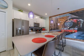 Fridge, microwave, oven, stovetop - Go!#17 - STOREY LAKE (Kissimmee)