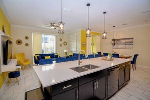 المنشأة من الداخل