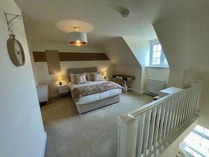 3 bedrooms, iron/ironing board, internet, bed sheets