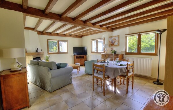 TV - Gîte La Treille - FRANCHEVILLE (FRANCHEVILLE)