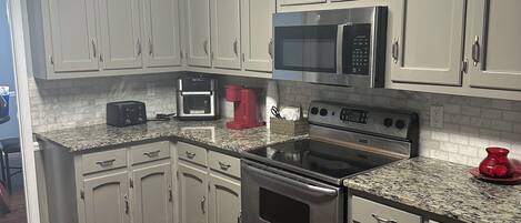 Fridge, microwave, stovetop, dishwasher